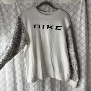 Nike Cream Sweatshirt with Subtle Pattern